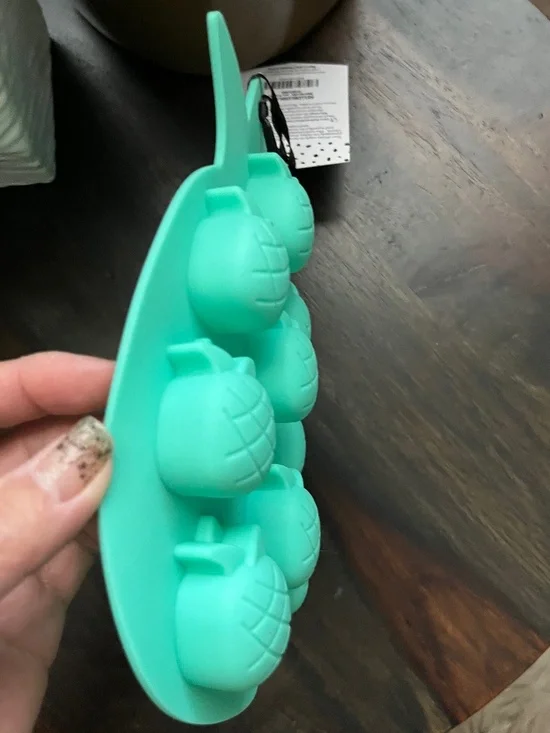 BLUSH Silicone Mold Pineapple Ice Cube Tray Shapes NWT - Picture 5 of 6